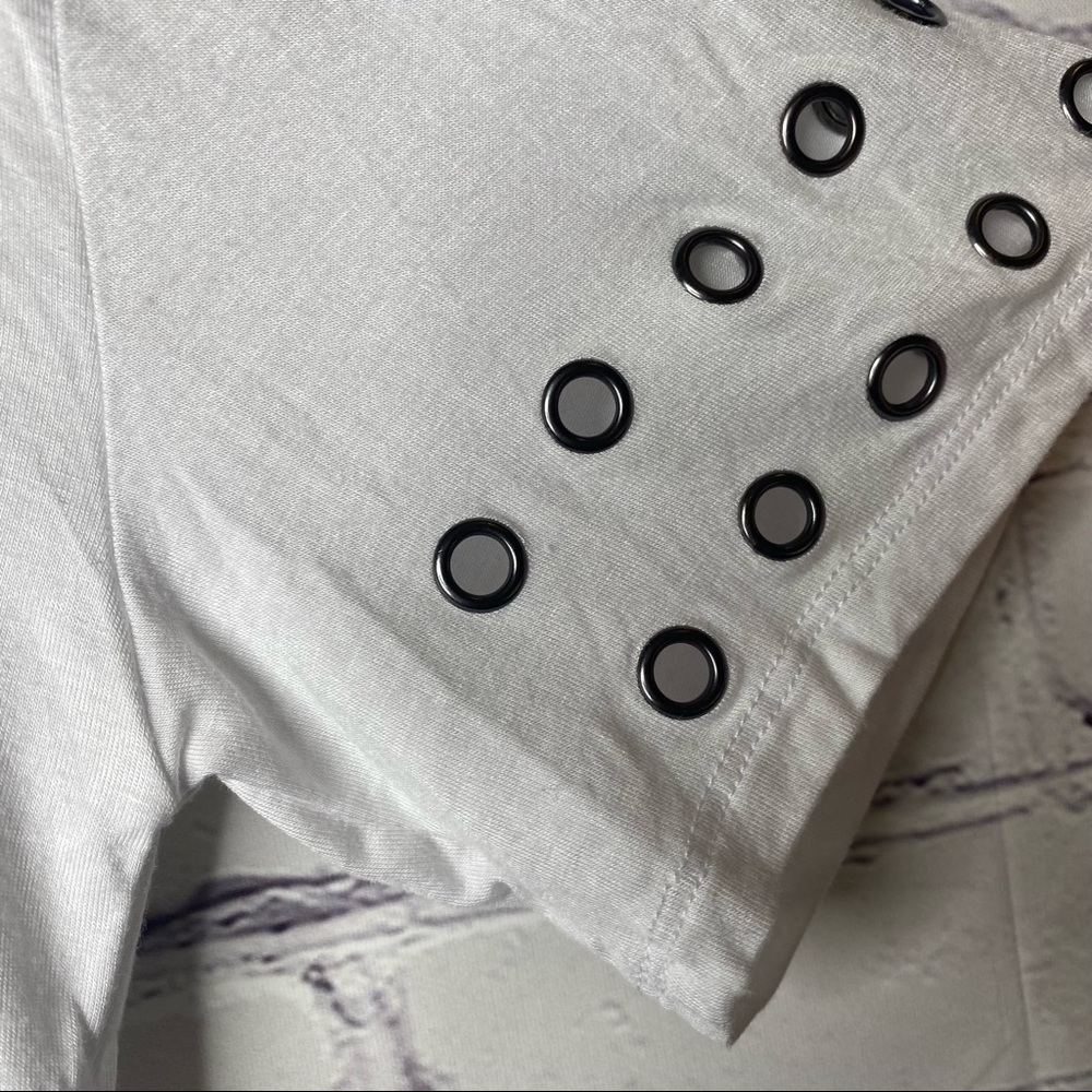 A+A Collection V neck Grommet Sleeve T-shirt - Picture 5 of 8